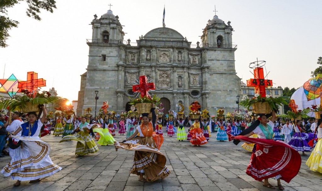 oaxaca-calenda-guelaguetza