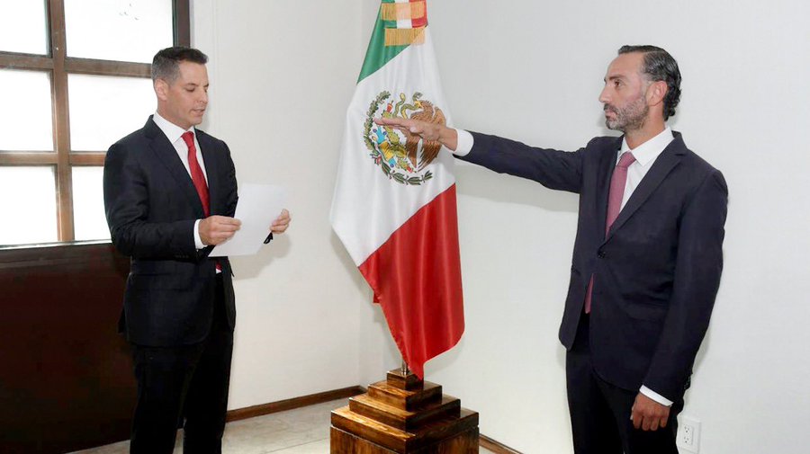 Alejandro Murat toma protesta a su Vocero, Francisco Vallejo Gil.