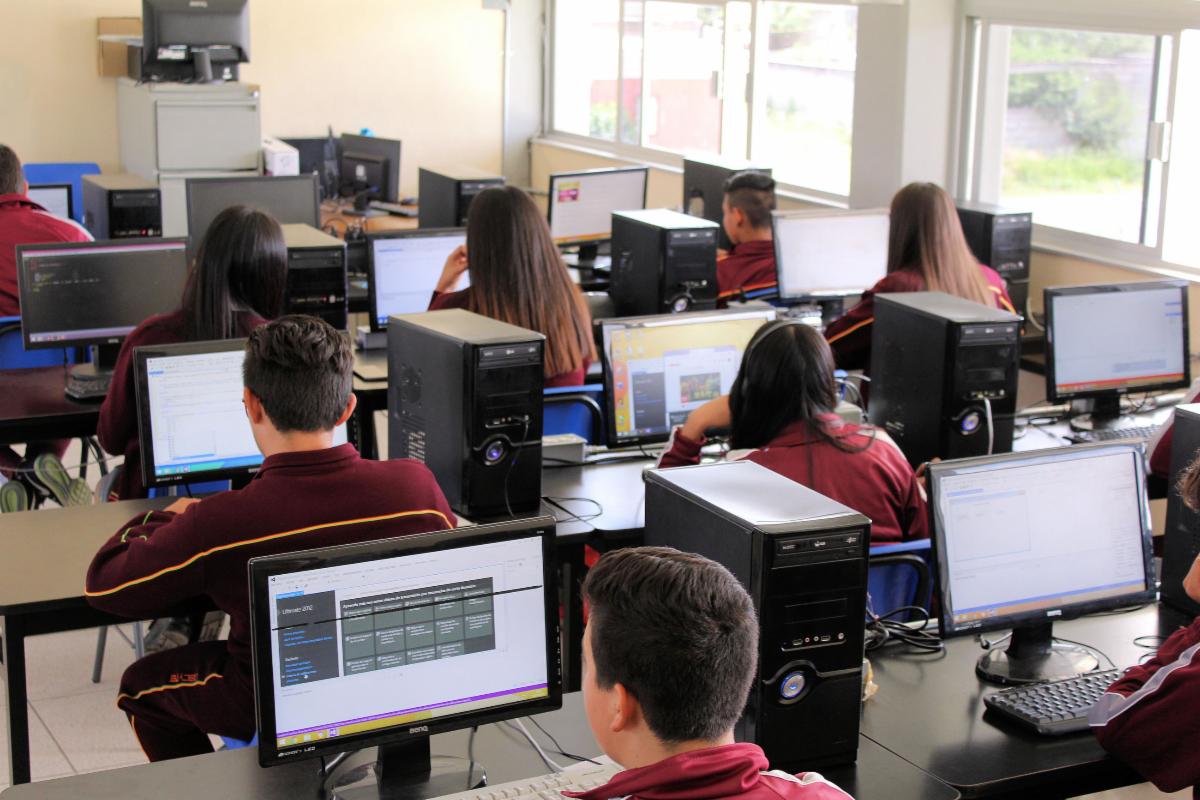 Cecytez-emite-fallos-de-licitaciones-publicas-para-seguros-de-vida-y-servicios-de-internet-0