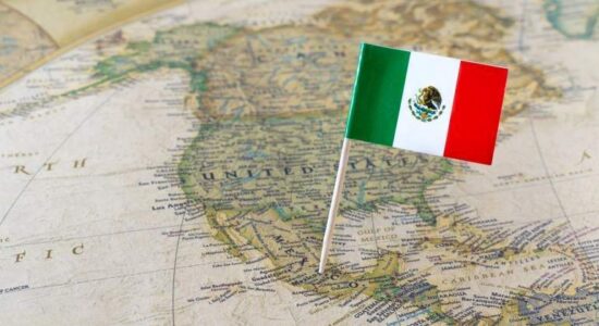 mexico-bandera-mapa-dreamstime