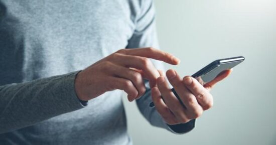 movil-consultando-app-knkD--1200x630@abc