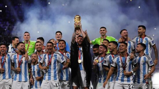 levantando-la-copa-del-mundo.r_d.613-246