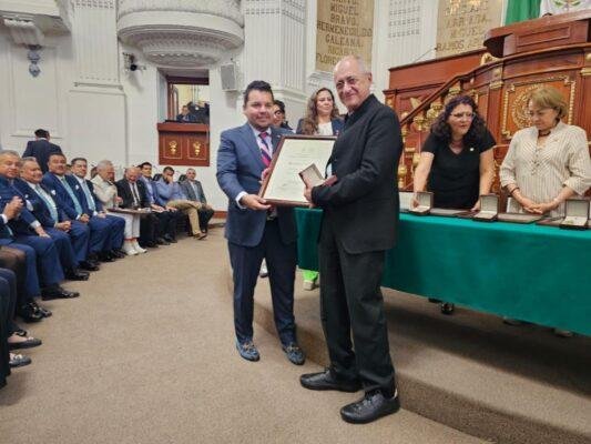 Imagen entrega medalla_2