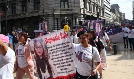 Claudia Garibay, mamá de Rubí, marcha dia de muertas 3 de noviembre 2022
