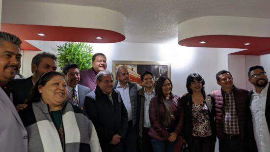 Erasmo Ortega presidente del Movimiento Nacional Migrante y diputados mexicanos migrantes en la inauguración de la oficina del Movimiento