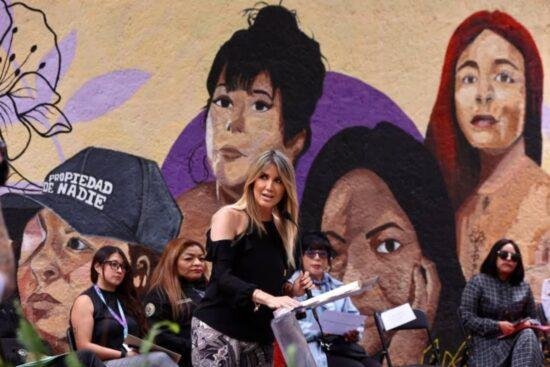 Desirée Navarro en evento Mural