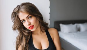 7closeup-portrait-ataddadng-girl-with-long-brunette-hair-modern-apartment-sexy-t-shirt-true-emotion-red-lips-morning-fashionable-model-relax